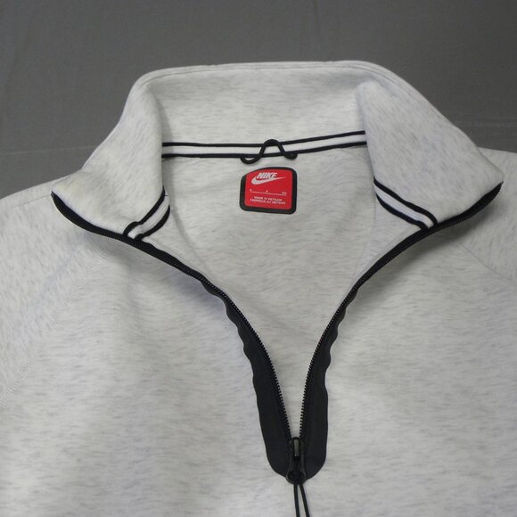 Women's S Nike Sportswear Tech Fleece 1/4-Zip Top - Picture 4 of 10